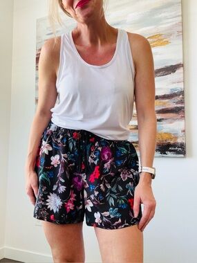 OLD NAVY Floral Shorts XL - High Rise Go-Dry Athletic